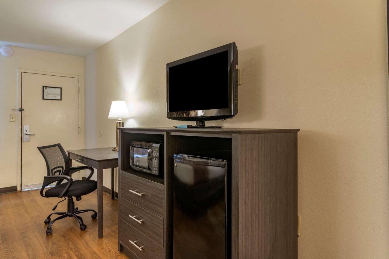 Quality Inn At Town Center Beaufort Exteriör bild