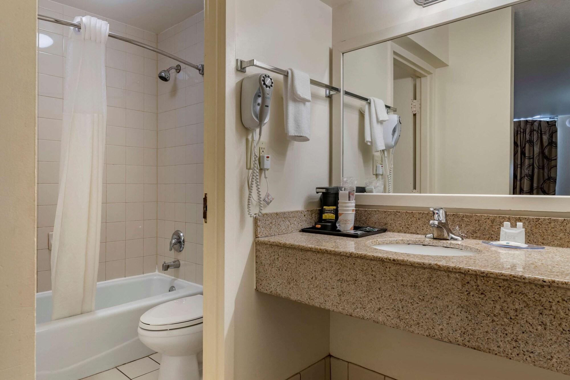 Quality Inn At Town Center Beaufort Exteriör bild