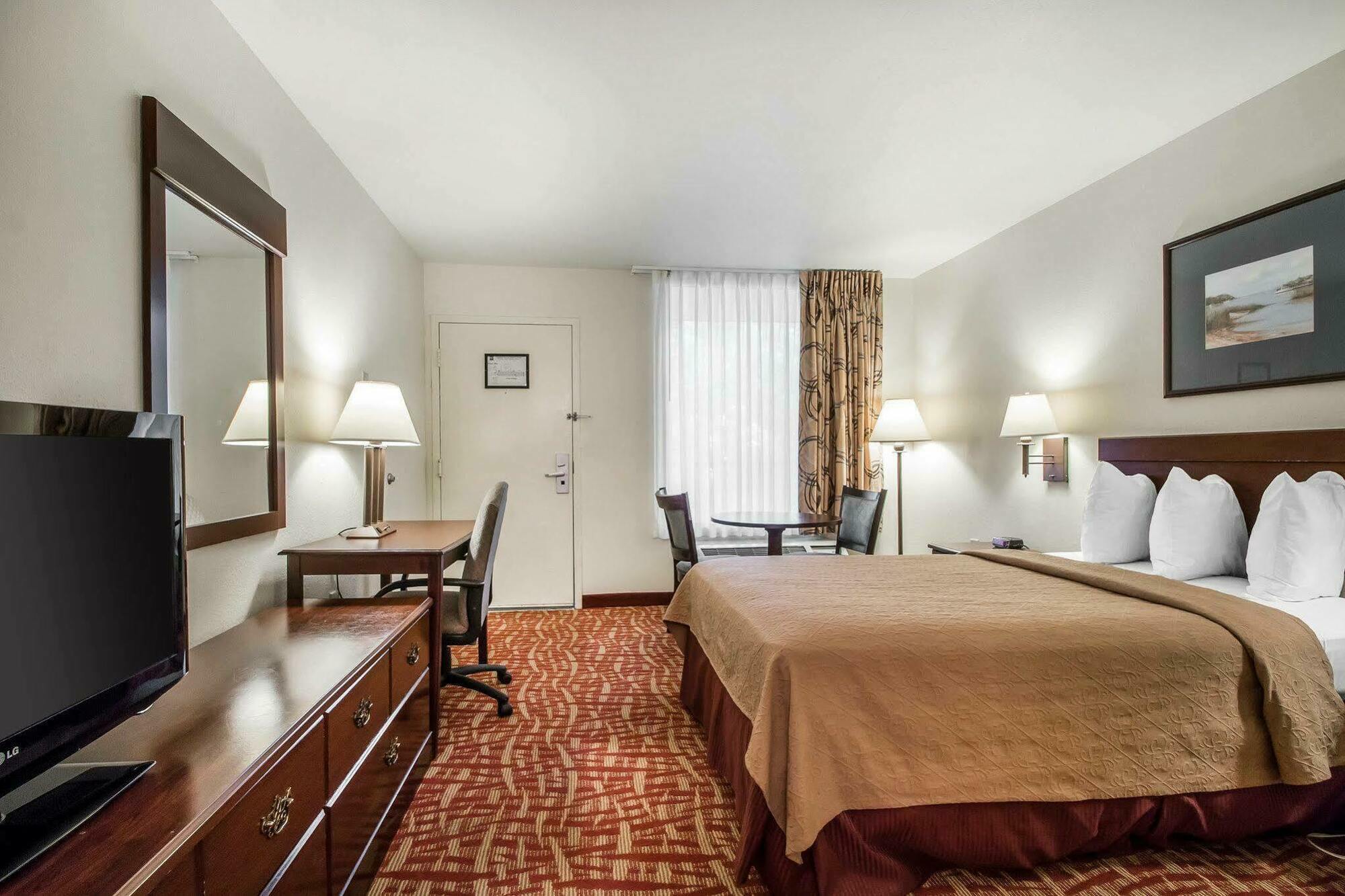 Quality Inn At Town Center Beaufort Exteriör bild